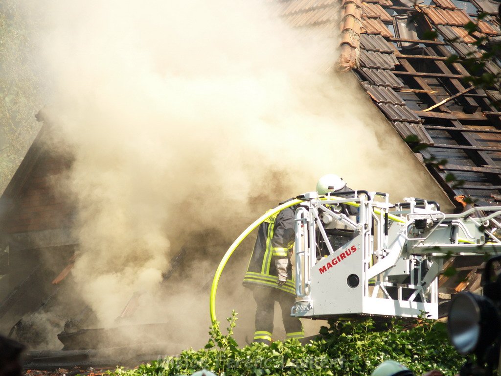 Brand Schuetzenhof Neusser Landstr P5976.JPG